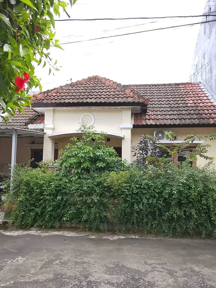 Rumah Cakep Lingkungan Perumahan dekat Jalan Imogiri Barat