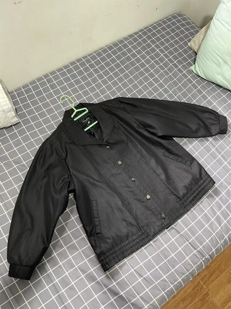Jaket Hitam Minimal – Kondisi Mulus