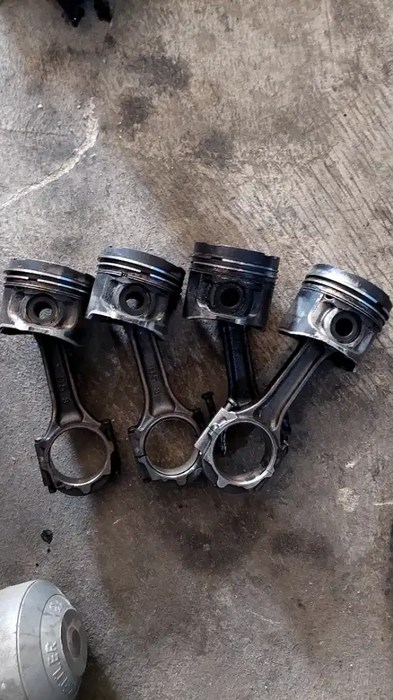 STANG PISTON SET PAJERO 2014