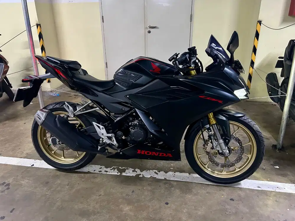 Honda CBR 150R ABS 2022 KM hanya 5000 mulus lengkap