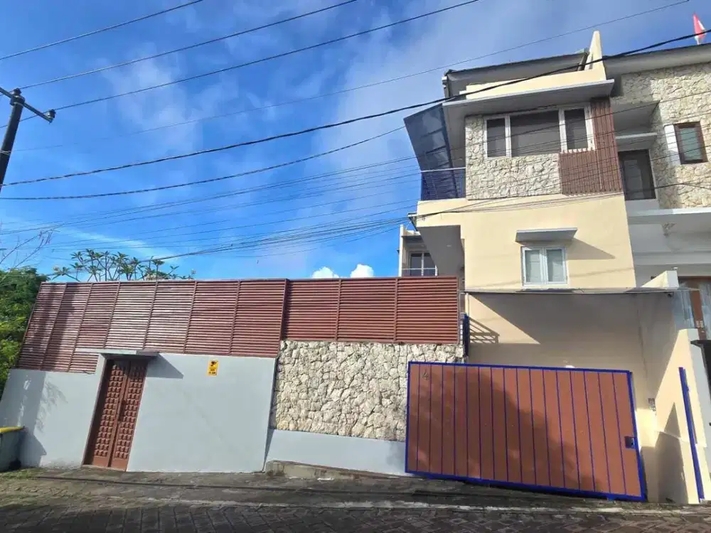 DIJUAL – Rumah Mewah dengan Kolam Renang di Area Kutuh, Kuta Selatan