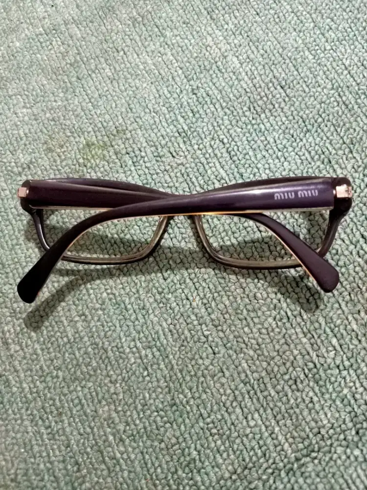 Frame kacamata Miu Miu