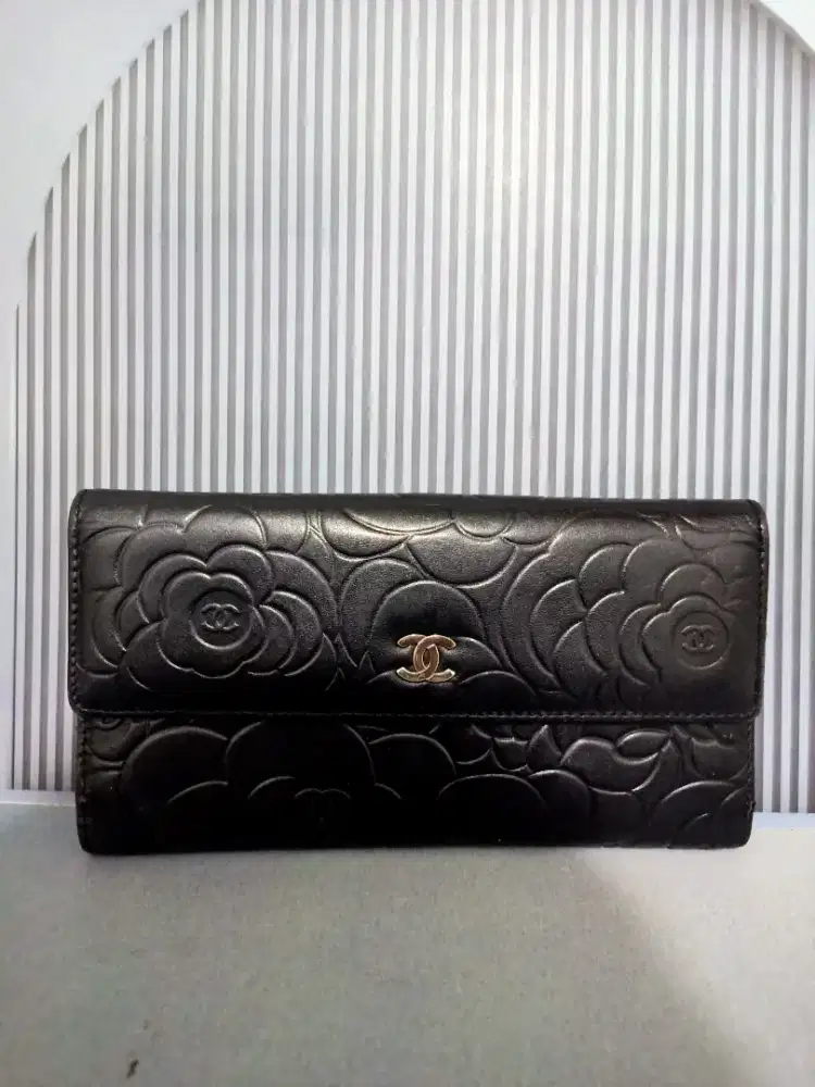 Chanel wallet leather holo hilang