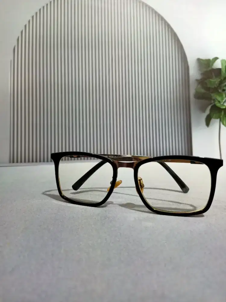 Frame kacamata emporio Armani