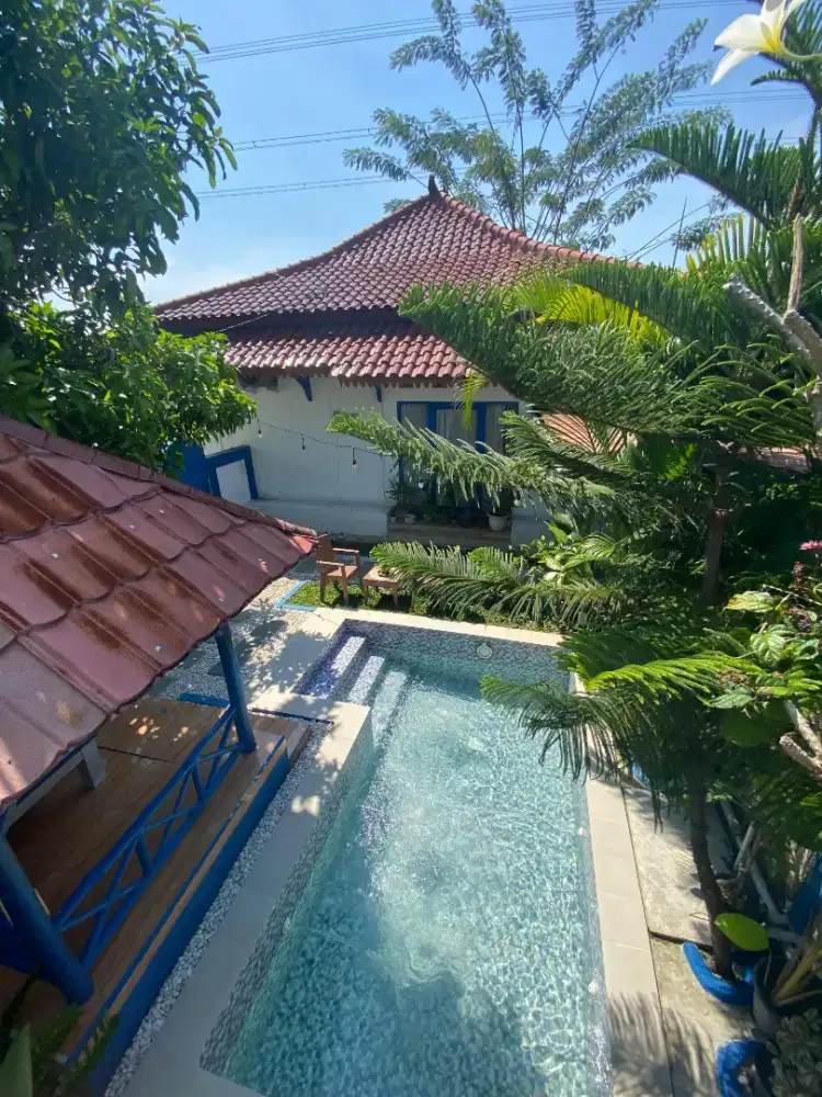 Rumah rasa Villa ada kolam renang dan ruang usaha cafe/resto