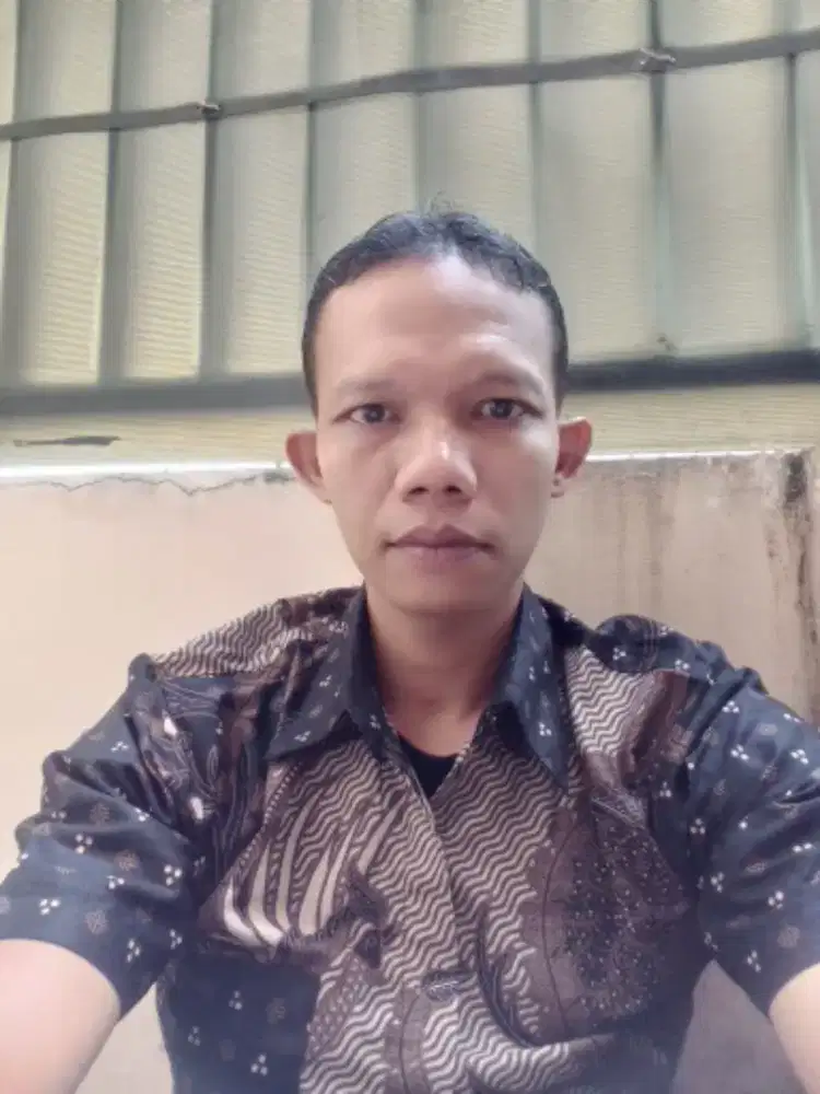 Sy sedang mencari pekerjaan sebagai sopir pribadi,usia 41 tahun