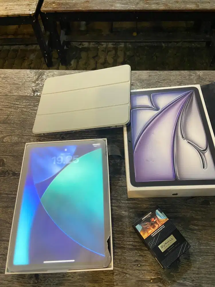 iPad Air M3 7th WiFi Like New