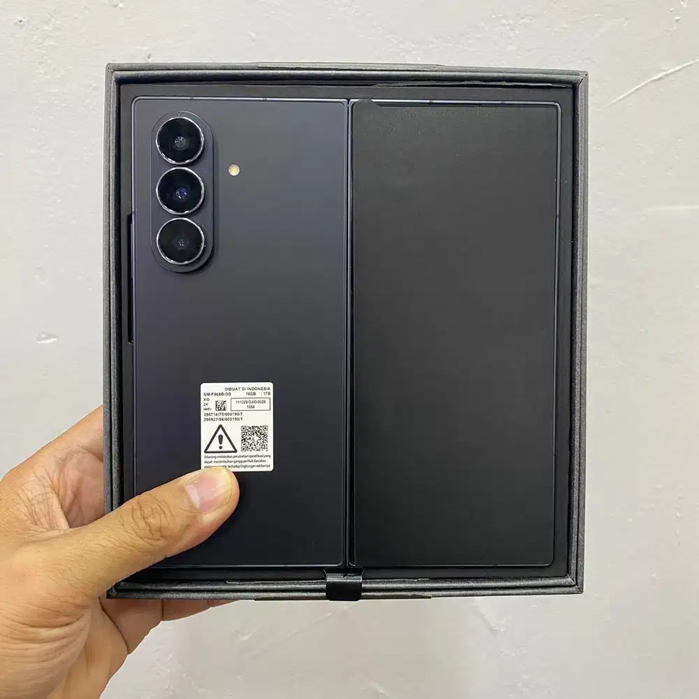 Samsung Z Fold 7 1TB Like NEW