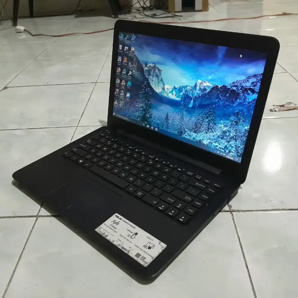 Laptop Asus E402YA Design Slim baterai Awet sudh ada games