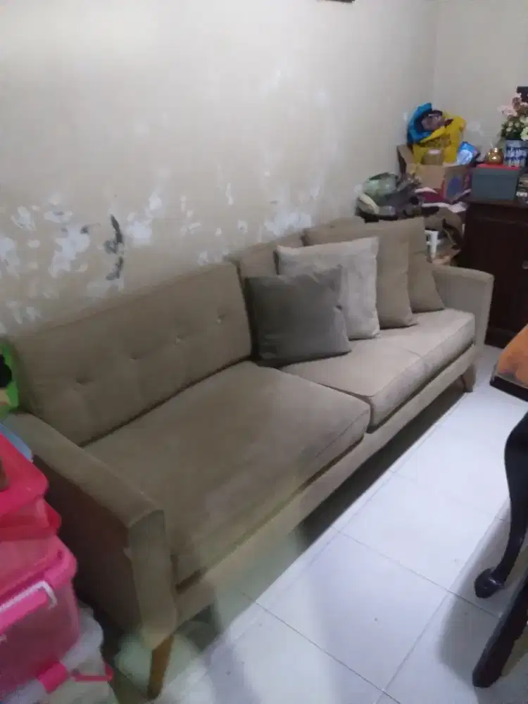 Sofa panjang minimalis