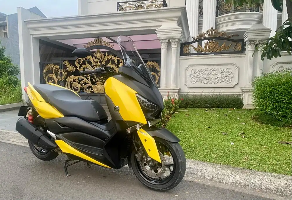 Bismillah di jual xmax warna favorit kuning type tertinggi ABS