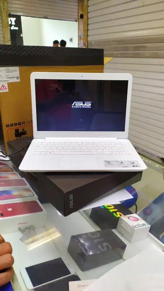 Laptop ASUS VIVOBOOK 14 A1404VA I3 kredit mudah dan cepat sekali