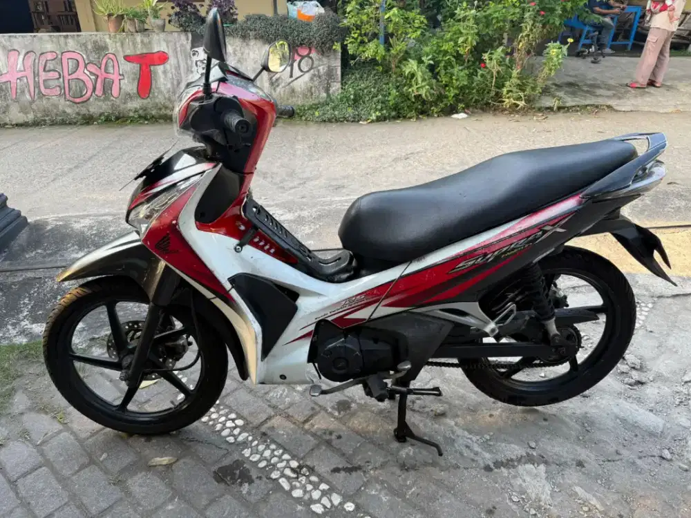Honda Supra helm in THN 2011 plat AE madiun