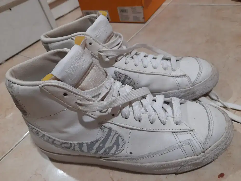 Di jual sepatu nike
