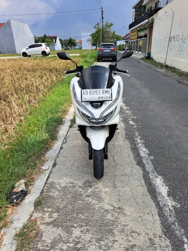 Honda pcx 150 warna white