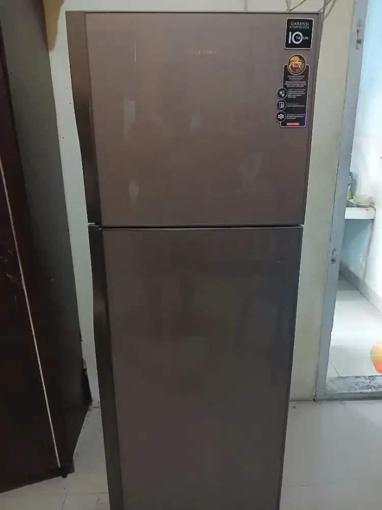 Kulkas Polytron 2 pintu