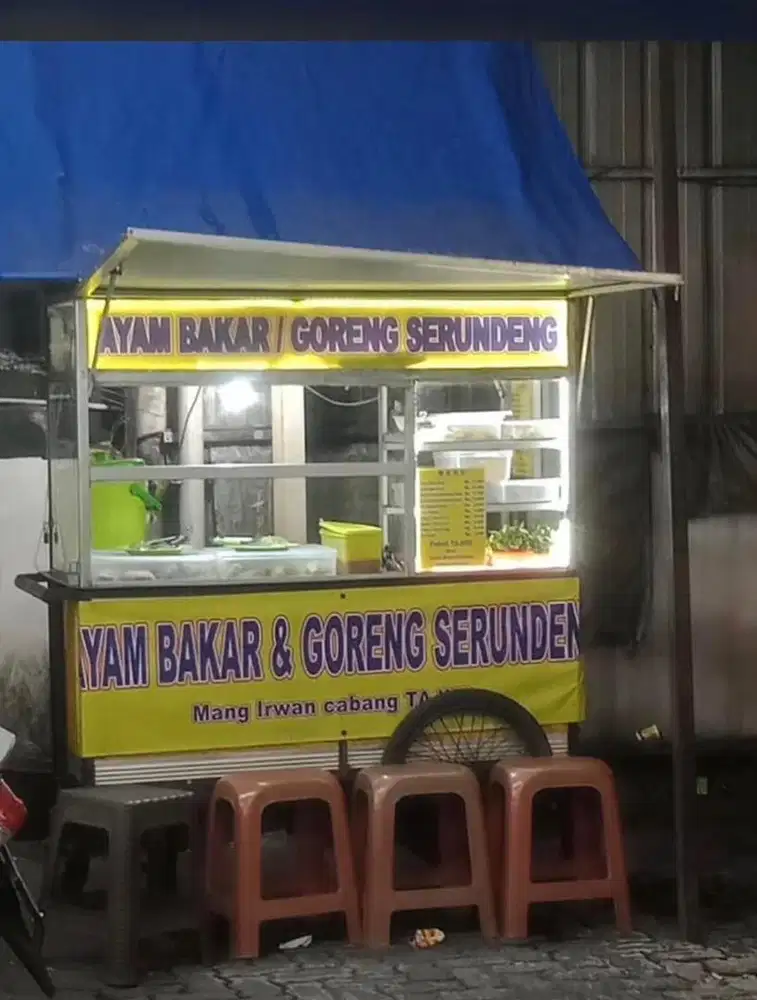 Gerobak etalase dan lapak