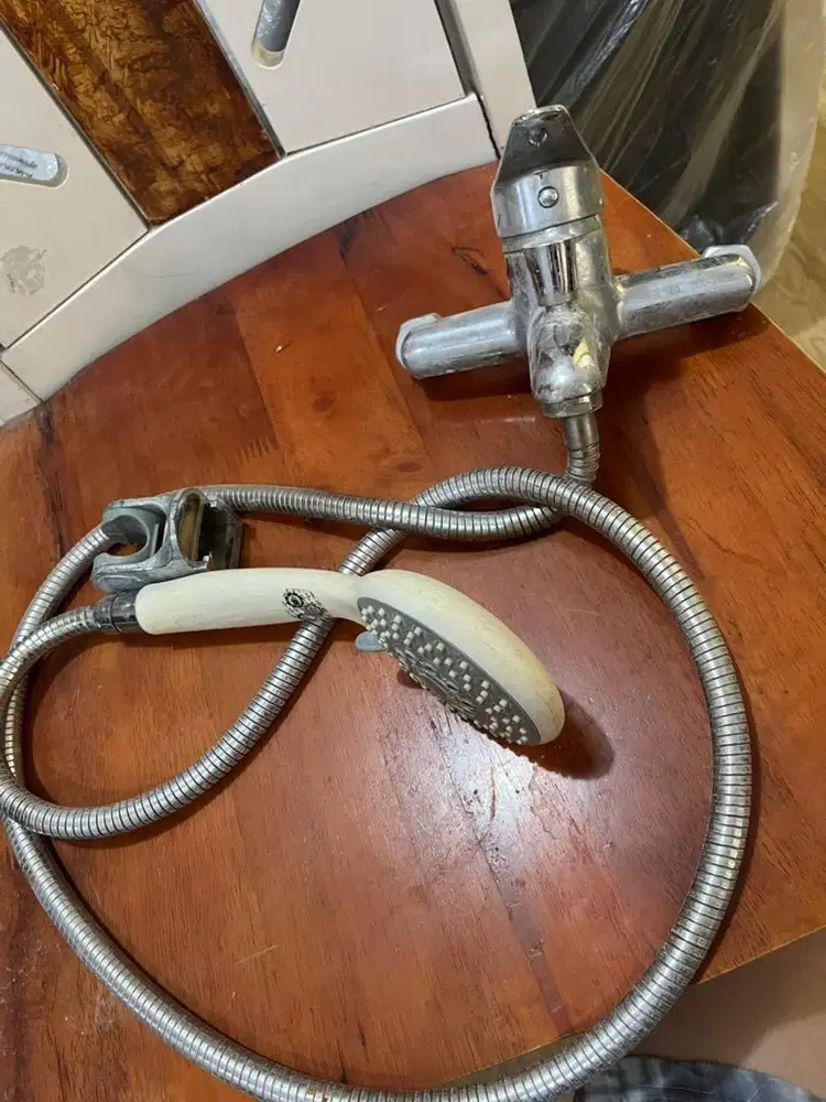 Keran mixer air panas dingin