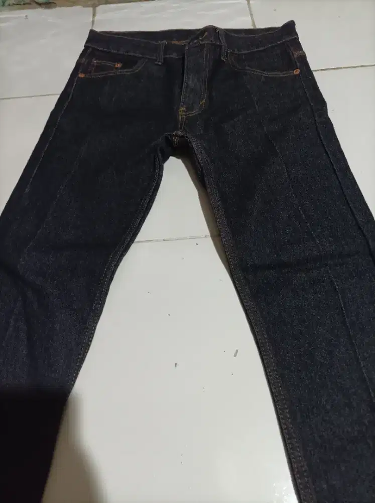 Jeans Levis seperti baru