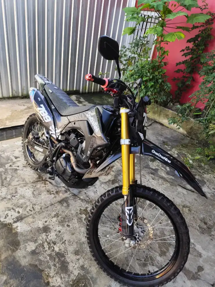 HONDA CRF 2023 HITAM MERAH