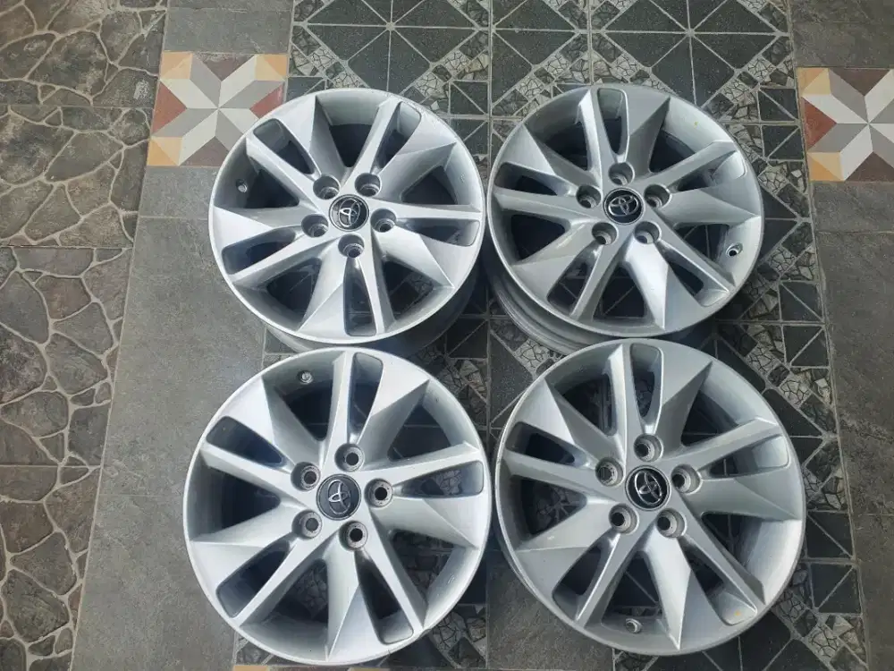 Velg Oem Innova Reborn R16 pcd 5x114 (bisa tuker tambah velg lain)