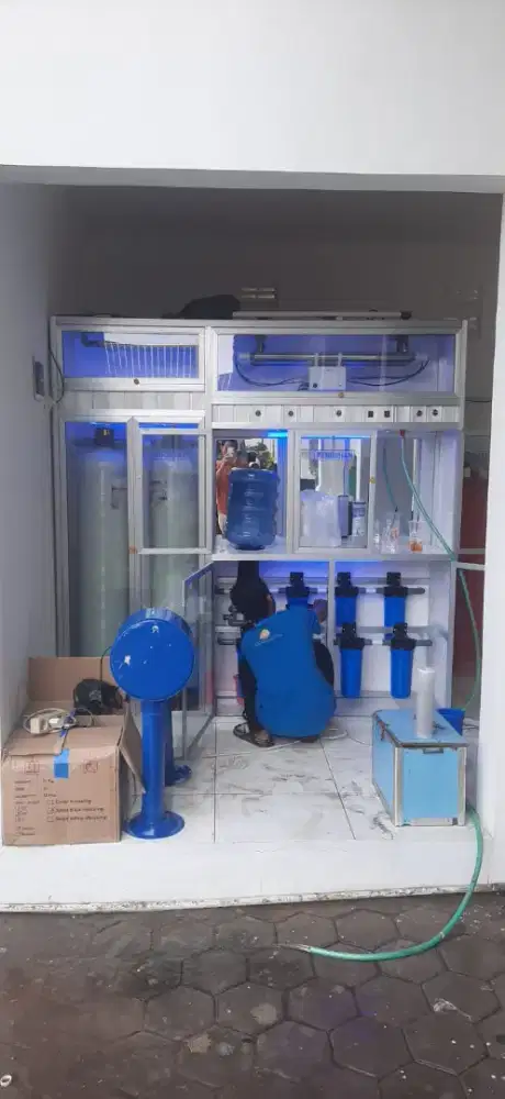 Mesin depot air minum isi ulang