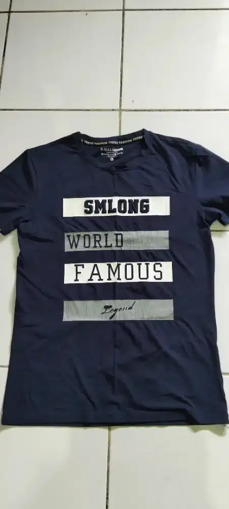 Kaos biru dongker