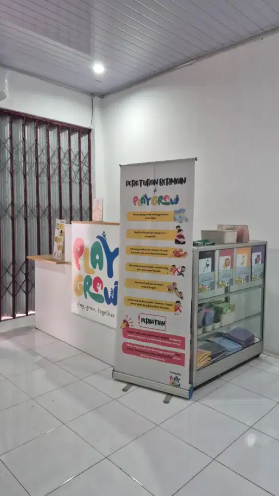 Penjaga Mini Playground Pondok Duta Kelapa Dua Depok