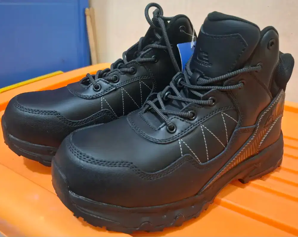 Safety shoes size 41,5., 42 ,43 New(no box)