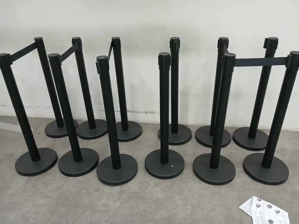 Tiang Antrian Stainles Warna Hitam Seperti Baru