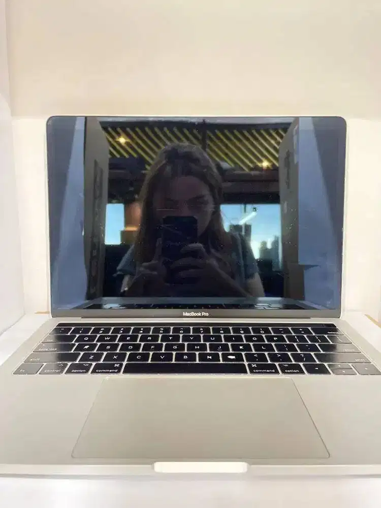 MacBook Pro 13 2017 Touch Bar 8/256 Terawat Harga Nego