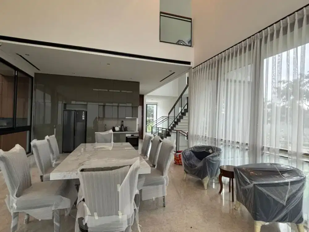 Langka Rumah Mewah Full Furnish dengan Private Lift Dekat Akses Tol & Kawasan Bisnis di Nava Park BSD