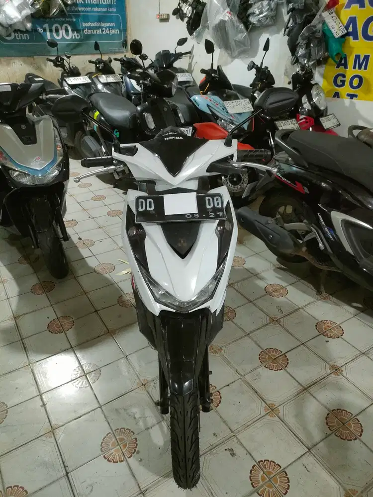 Honda beat 2022 putih hitam