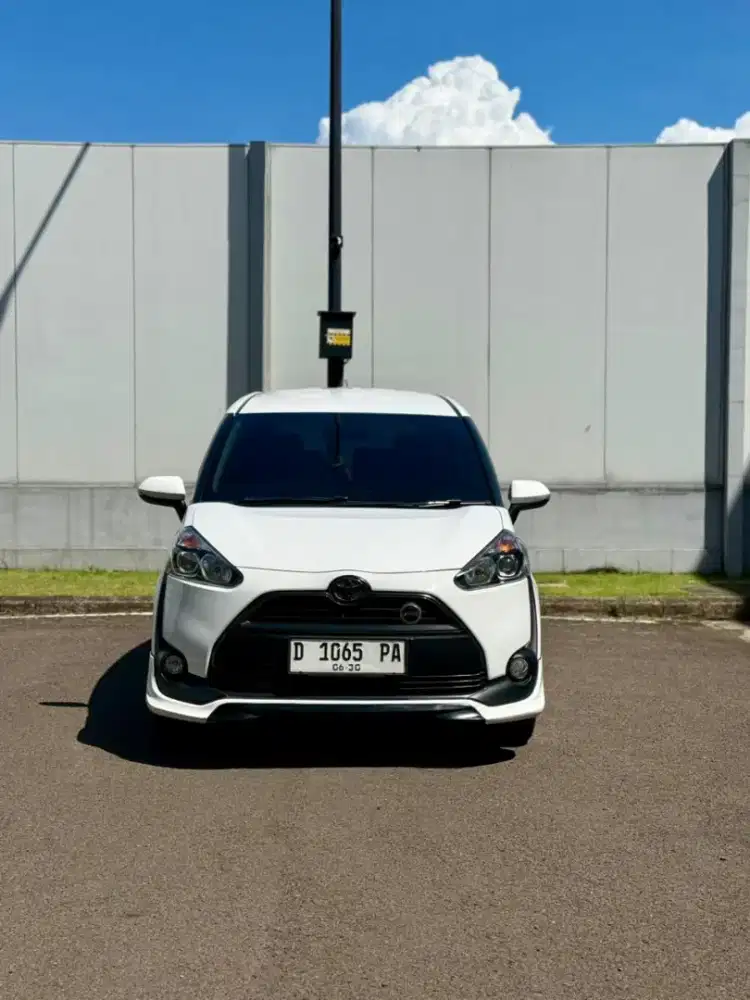 Toyota Sienta V MT 2017
