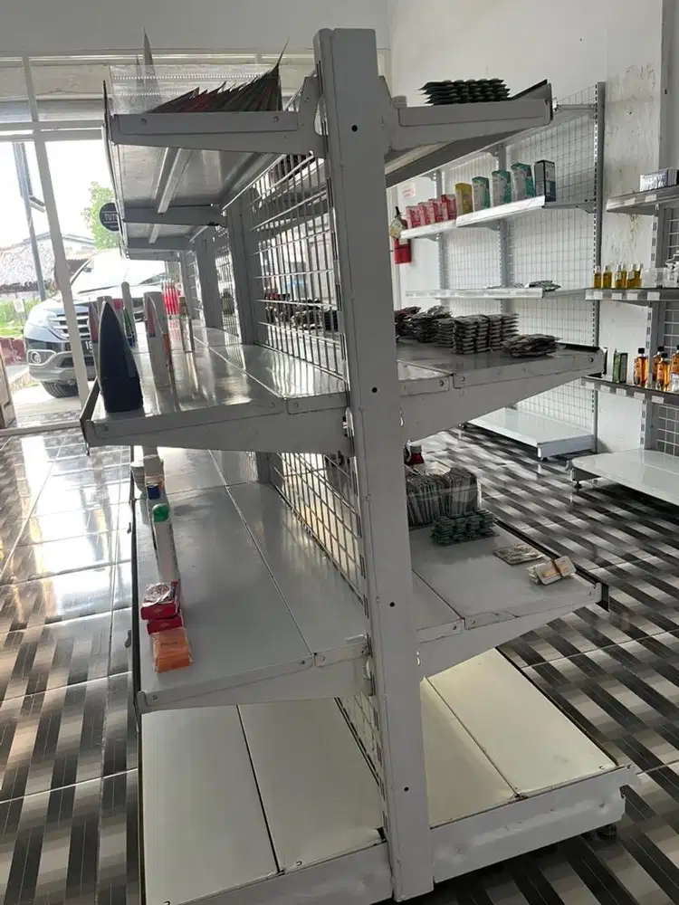 Rak besi minimarket