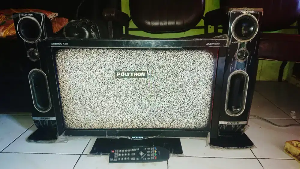 TV LED POLYTRON 24 INCH BEKAS NORMAL KOMPLIT