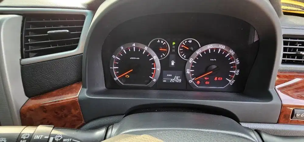 Low Km 20rb asli! Vellfire ZPlatinum CBU th 201,Interior hitam beludru