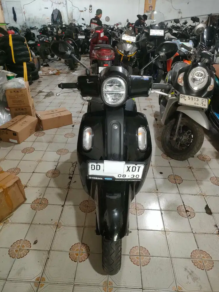 Yamaha Fazzio 2025 hitam