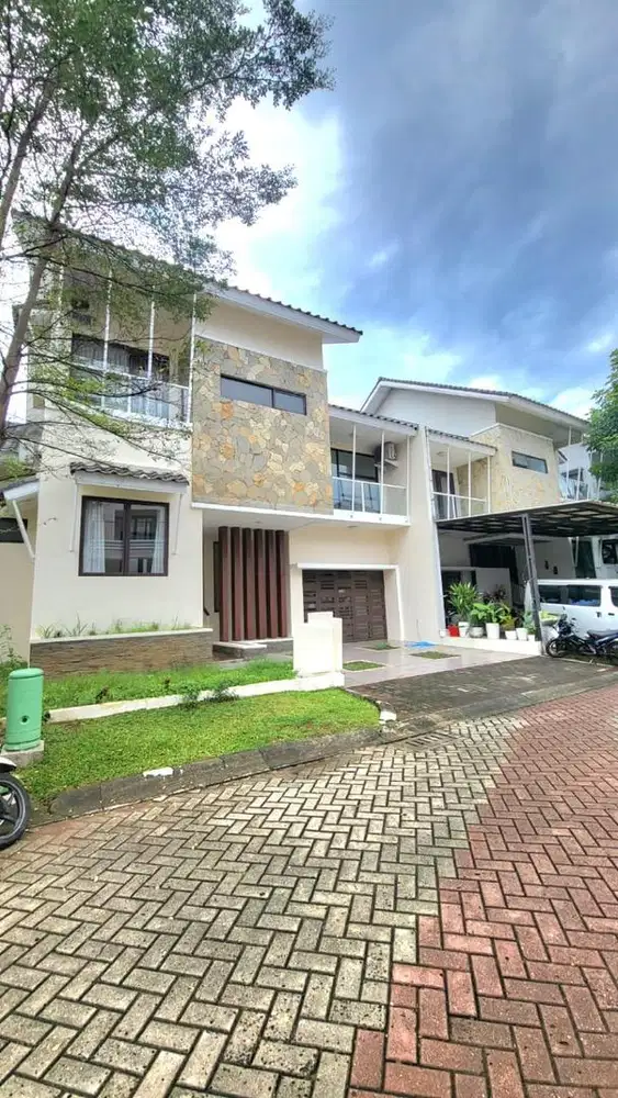 HOT SALE!!!RUMAH MEWAH DAN BESAR SIAP HUNI LOKASI STRATEGIS NYAMAN