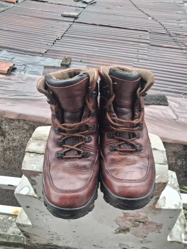 Jual Sepatu kulit bekas