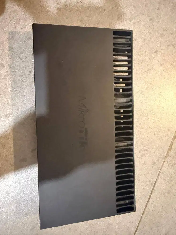 MikroTik RB4011iGS+RM (Kondisi BAGUS)
