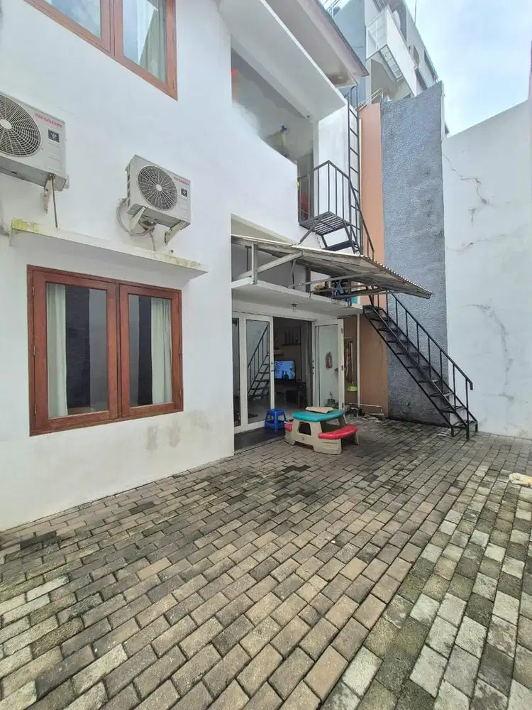HOT SALE!!!RUMAH SIAP HUNI LOKASI STRATEGIS AMAN DAN NYAMAN