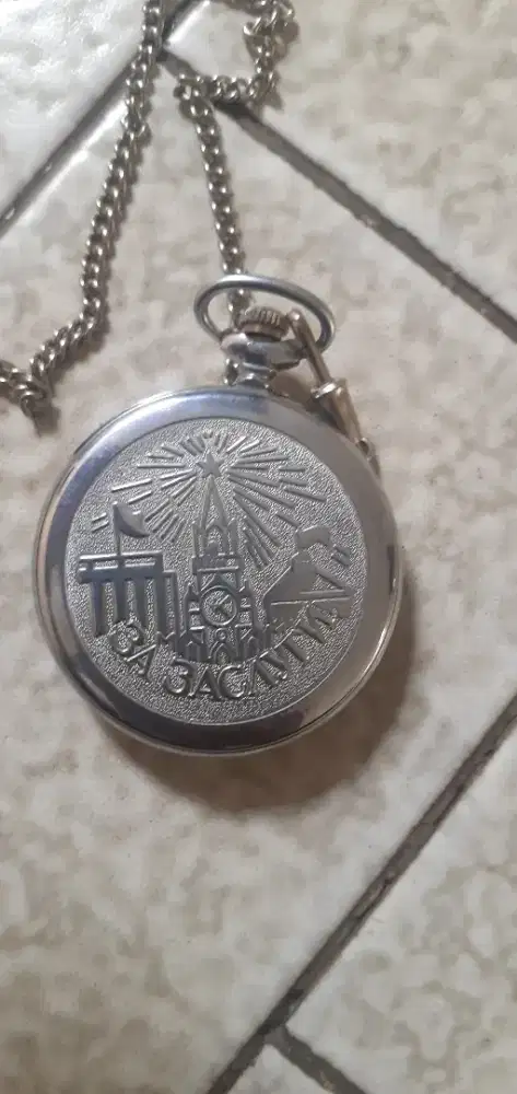 Jam saku buatan rusia