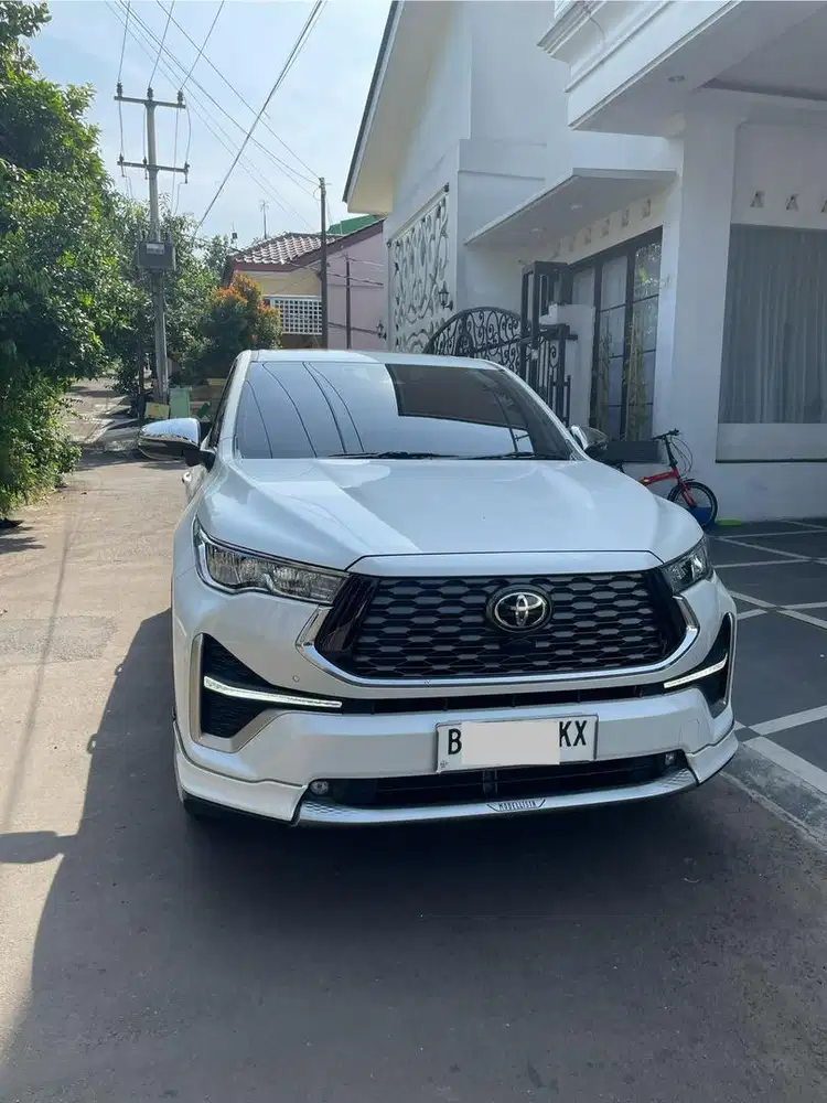 Innova zenix Q hybrid putih mutiara