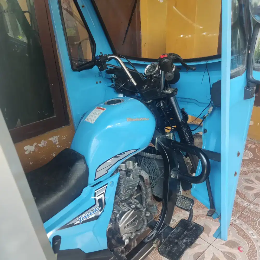 Motor Roda tiga kaisar long istimewa