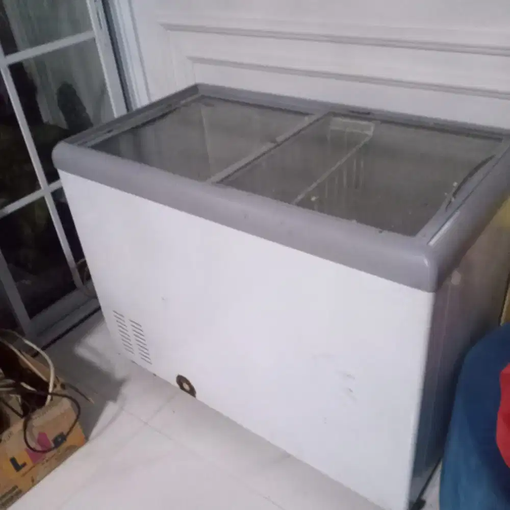 Jual FREZER Flat Sliding Glass Merk GEA Kap. 300 Liter