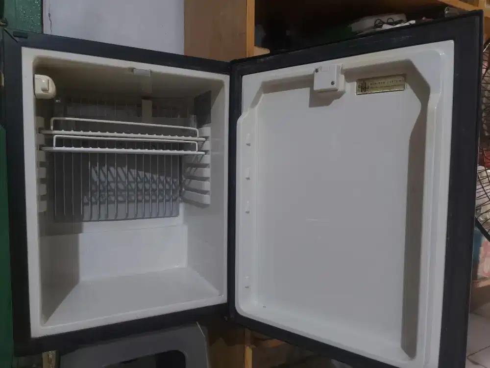 Mini bar tidak dingin