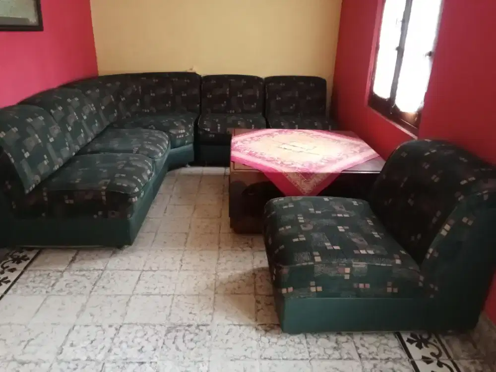 Kursi sofa dan meja