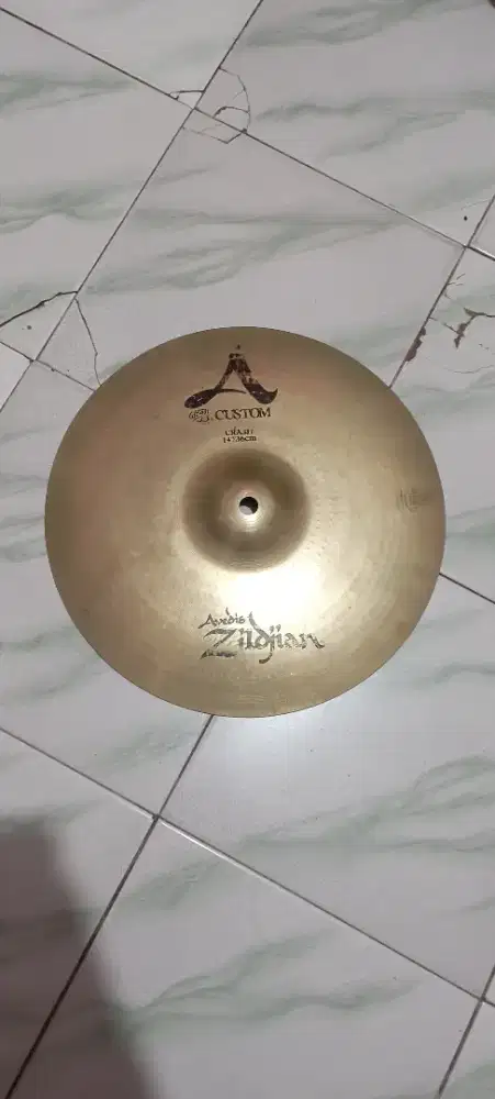 Simbal Crash A Custom, Lubang tengah aga lebar sedikit
