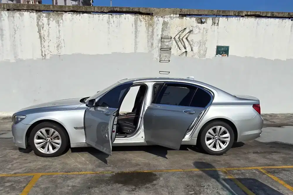 Iklan jual mobil bekas